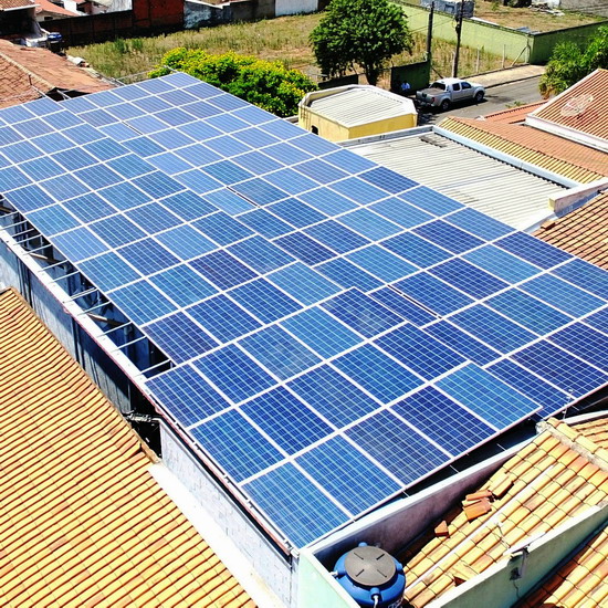 小型工廠的100KW并網太陽能發電系統